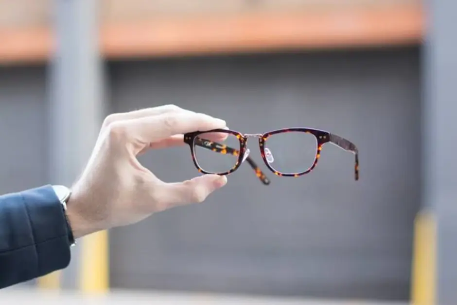 Progressive Glasses or Prescription Glasses Making the Right Choice